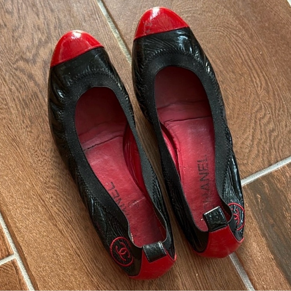 Chanel Black and Red Flats with Iconic Style